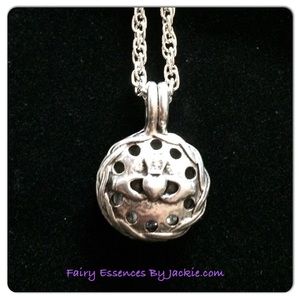 Claddagh Diffuser Necklace